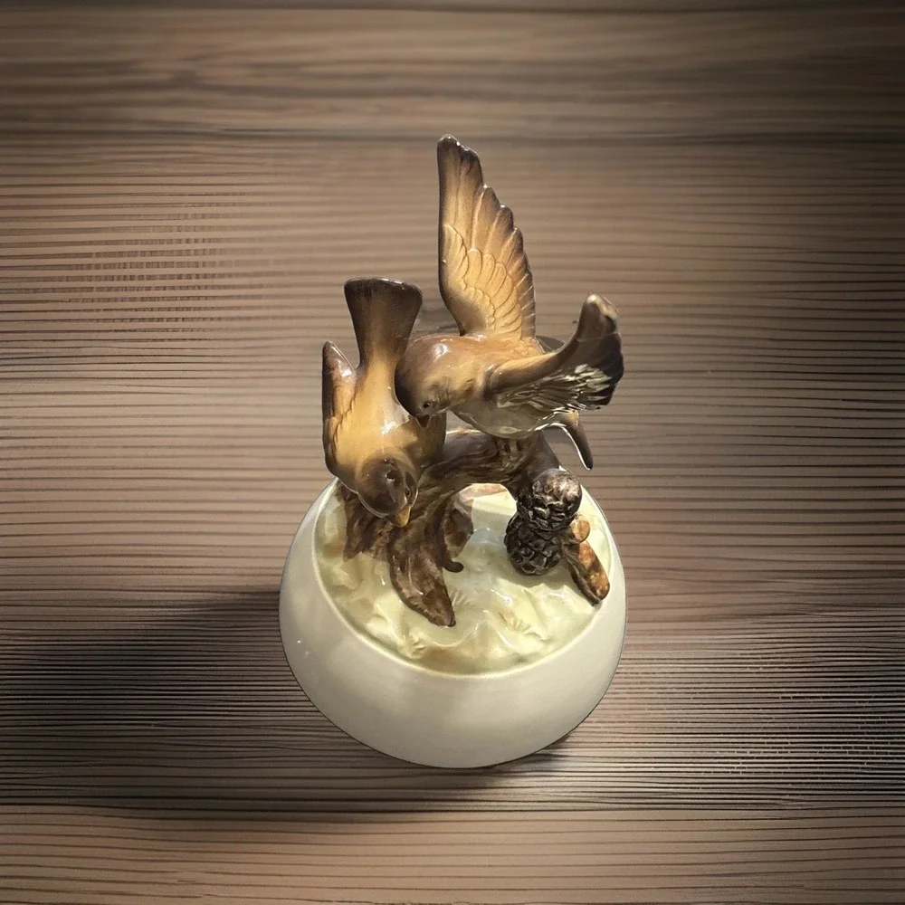 1981 Otagiri Japan Porcelain Birds Music Box Hand Painted Rotating Plays Sing